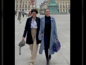 Berita artis: Habiskan waktu bersama Fitri Salhuteru, netizen merasa jika aura dan penampilan Nikita Mirzani lebih elegan.