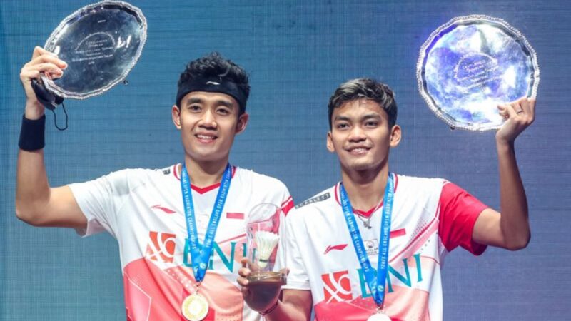 Berita Terbaru: Pasangan muda Bagas Maulana/MS Fikri berhasil mengalahkan pasangan seniornya Hendra/Ahsan dalam laga final ganda putra All England