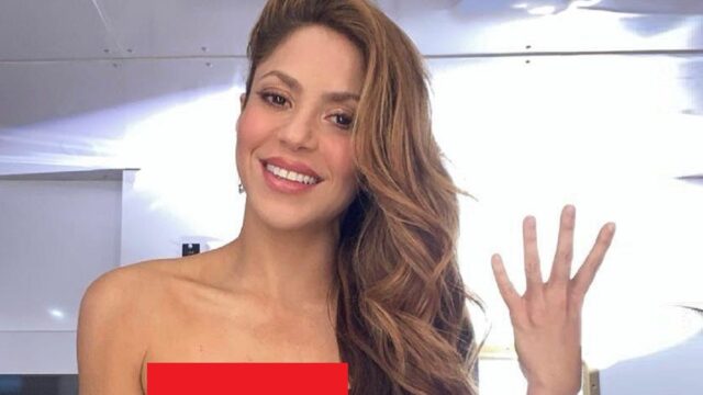 Istri Gerard Pique, Shakira, mengunggah postingan di twitter milikinya berupa foto dengan pose empat jari
