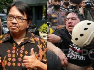 Berita terkini: Ade Armando babak belur akibat dipukuli oleh sesama massa pendemo di depan Gedung DPR RI, Jakarta Pusat.