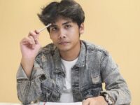 Berita artis: Bintang Emong kesal belum dapat vespa dari Arief Muhammad padahal dirinya dengan Arief rumah berdekatan.