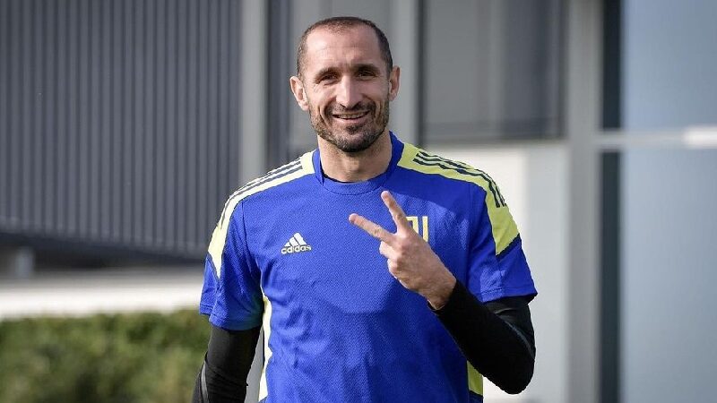 Berita Bola: Bek tim nasional Italia, Giorgio Chiellini, mengonfirmasi akan pensiun dari tugas membela negaranya pada Juni
