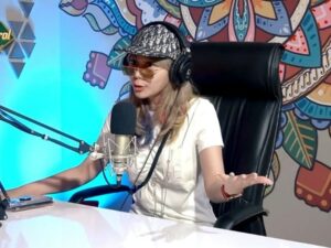 Berita terkini: Denis Cadel pernah punya masalah dengan Uya Kuya. Kini, ia mengaku menyesal pernah berkata kasar kepada Uya Kuya.