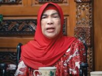 Berita terkini: keluarga kandung Dorce Gamalama diminta untuk segera melunasi hutang piutangnya yang tinggalkan sebelum meninggal.