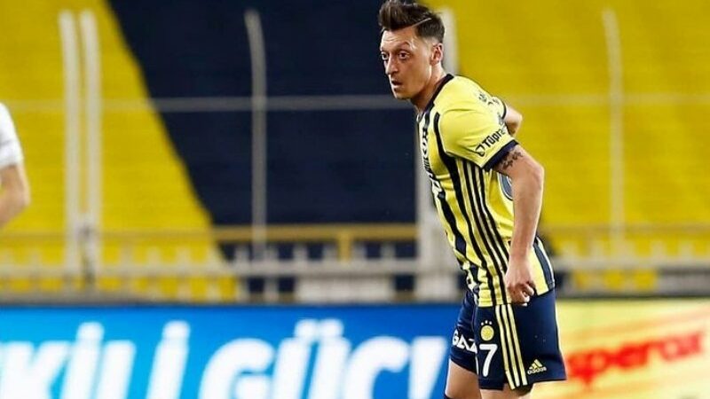 Berita bola: Dibekukan Fenerbahce, Mesut Ozil Menuju Liga Amerika Serikat