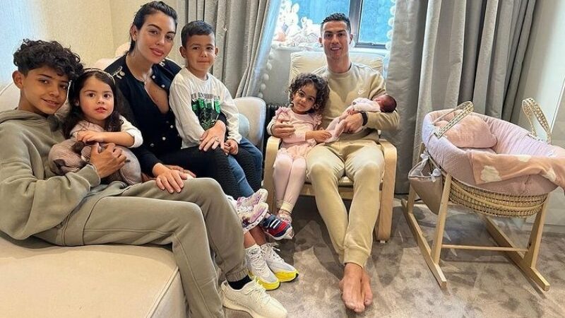 Ronaldo dan Georgina Mulai Move On Usai Kematian Bayi