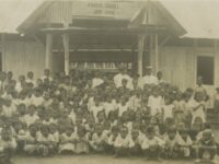 School, vermoedelijk in interneringskamp te Tanahmerah (Boven-Digoel)