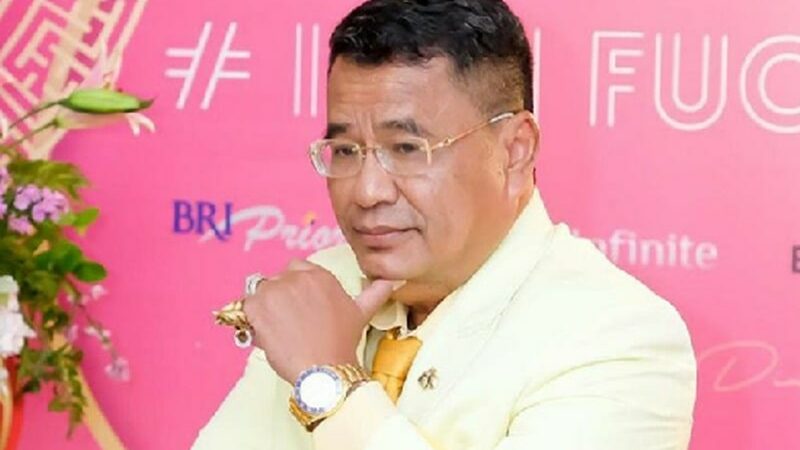 Berita artis: Hotman Paris kembali perkenalkan seorang wanita cantik yang jadi aspri ke-51, buat banyak pria terpana.