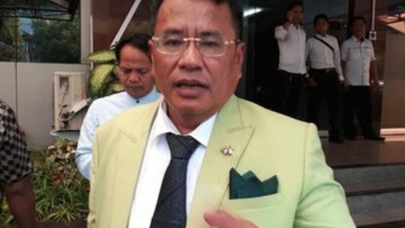 Berita artis: Emosinya kembali meluap, Hotman Paris sindir musuhnya yang menyebut konten pornografi pada saat berdansa dengan aspri cantik.