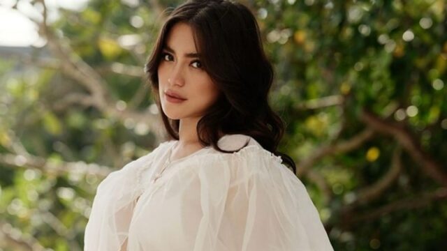 Berita artis: Jessica Iskandar sampaikan harapan atas pemberian nama anak keduanya, netizen ramai beri pujian kecantikannya usai melahirkan.  