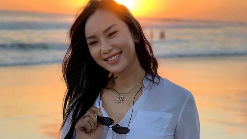 Berita artis: Artis Kalina Octaranny dikabarkan akan kembali menikah untuk kelima, kali ini diketahui dengan seorang pria brondong.