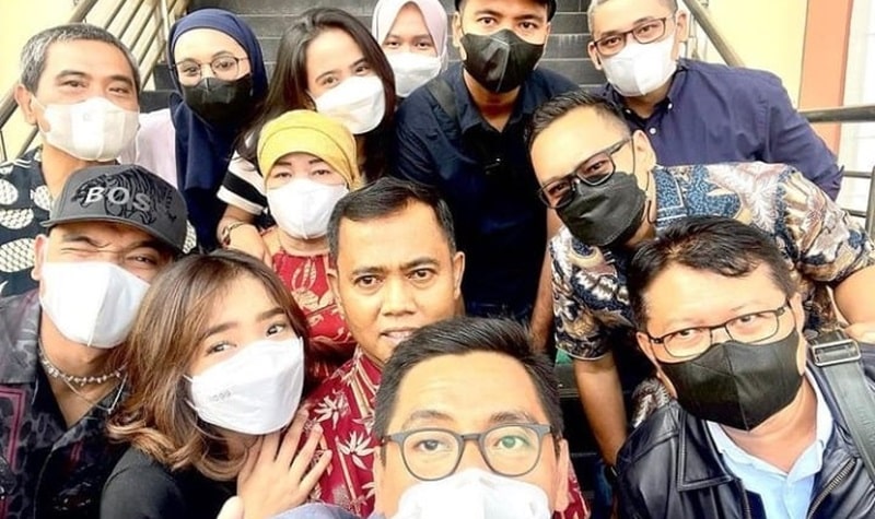 Haji Faisal Kunjungi Makam Vanessa dan Biby Usai Menangkan Hak Asuh Gala 2 Lampiran Gambar