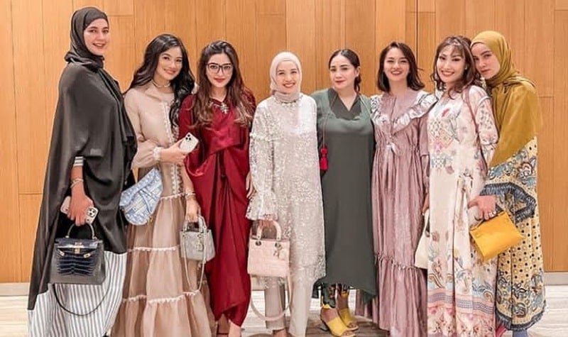 Outfit Nagita Slavina Simpel Tapi Tidak dengan Harganya, Tasnya Seharga Ratusan Juta 4 Lampiran Gambar