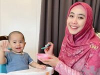 Berita artis: Sulaiman Ali Abdullah, anak keempat pasangan Oki Setiana Dewi dan Ory Vitrio ini mengindap sindrom prader willi.