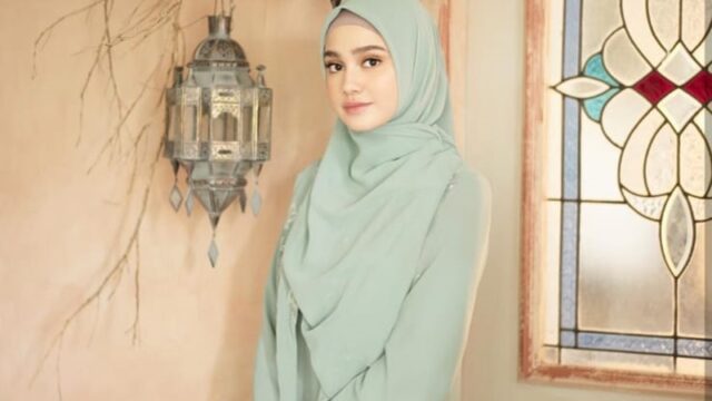 Berita artis: Syifa Hadju mengunggah foto baru di laman Instagram pribadinya yang memakain hijab, Syifa terlihat anggun dan cantik banget.