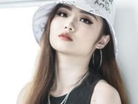 Berita terbaru: Vanessa Khong ditahan Bareskrim bersama dengan ayahnya, Rudiyanto Pei sebagai tersangka dalam kasus binomo.