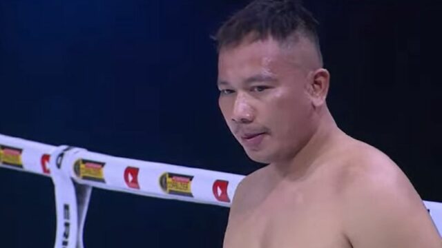 Berita artis: Vicky Prasetyo belum lama ini mengungkappak bahwa lututnya bergeser usai bertanding melawan Azka Corbuzier di atas ring.