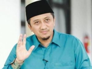 Berita artis: Ustaz Yusu Mansur kembali hebohkan publik dengan sebuah video yang mengatakan bahwa dirinya sering shalawat di mall lalu ambil barang tanpa bayar.