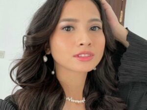 Berita artis: Usai dilamar Vicky Kharisma, Acha Septriasa kaget karena orang tua suaminya belum mengetahui sang anak melakukan lamaran.