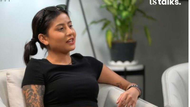 Berita artis: Telah putus cukup lama, Awkarin mengaku masih belum bisa move on bahkan setelah menyendiri selama 5 minggu lamanya.