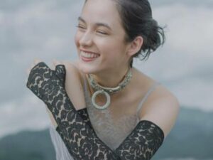 Berita artis: Unggah foto baru dengan gaun yang begitu cantik, netizen duga jika Chelsea Islan sedang foto prewed.