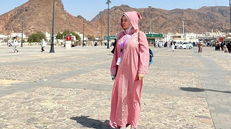 Berita artis: Penampilan baru Dinar Candy saat menjalani umroh banjir pujian dari netizen, disebut mirip bidadari.