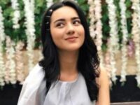 Berita artis: Penampilan artis Ersya Aurelia disebut mirip bidadari oleh netizen saat mengenakan gaun putih gading.