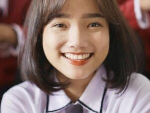 Berita artis: Fuji rindu masa sekolah ketika mengunggah beberapa foto lawas bersama dua orang sahabat baiknya di SMA.