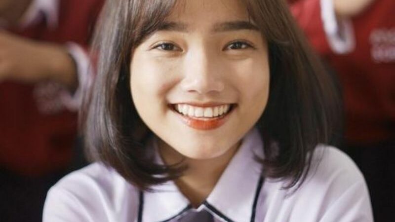 Berita artis: Fuji rindu masa sekolah ketika mengunggah beberapa foto lawas bersama dua orang sahabat baiknya di SMA.