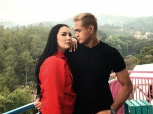 Berita artis: Kalina Ocktaranny dan pacar barunya, Ricky W Miraza pamer kemesraan di media sosial.