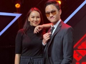 Berita artis: Kalina berasa bangga saat Azka Cobuzier putranya menang melawan adu tinju dengan mentan suaminya, Vicky Prsetyo.