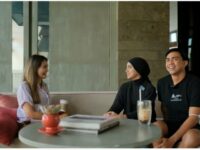 Berita artis: Ayudia Bing Slamet ceritakan Ditto kehilangan sepeda seharga ratusan juta ketika berjalan-jalan di Los Angeles.