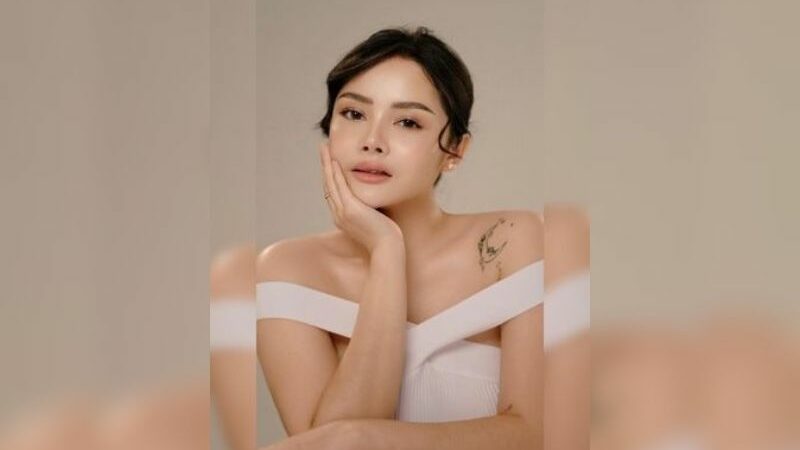 Berita artis: Begini cantiknya Mawar Afi saat jalani pemotretan dengan balutan make up tipis mirip artis Korea.