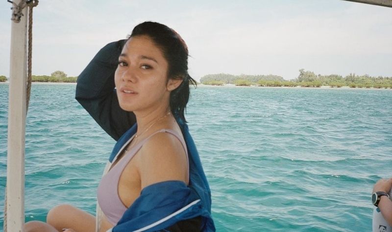 Berita artis: Unggah foto liburan sambil gandeng seorang pria, netizen doakan Naysila Mirdad langgeng dan naik pelaminan.