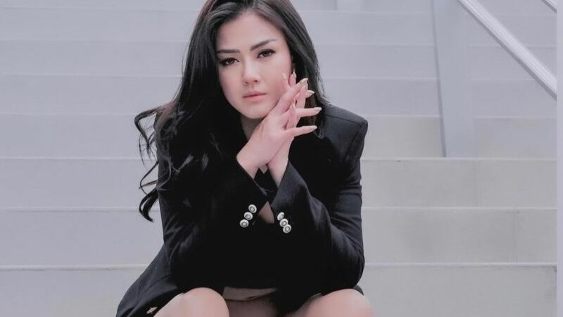 Berita artis: Artis Nita Gunawan mengunggah sebuah video di Tiktok yang berhasil hebohkan warganet dengan ucapannya yang pasalnya menyindir seseorang.