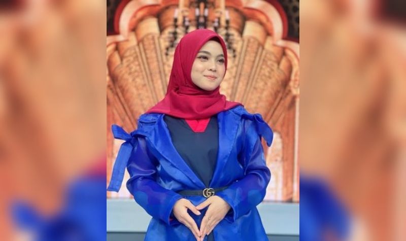 Berita artis: Begini pengakuan Putri Isnari yang kini terlibat cinta lokasi atau cinlok bersama seorang pria namun bertepuk sebelah tangan.