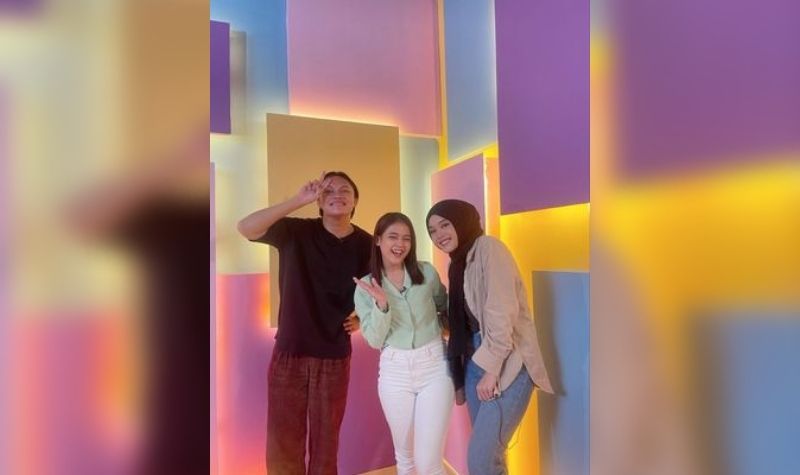 Putri Isnari Terlibat Cinlok, Namun Merasa Bertepuk Sebelah Tangan 2 Lampiran Gambar