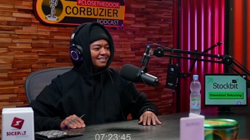 Berita artis: Reza Arap kapok terima donasi usai terjerat pada kasus affiliator binomo, Dony Salmanan hingga harus mengembalikan uang.