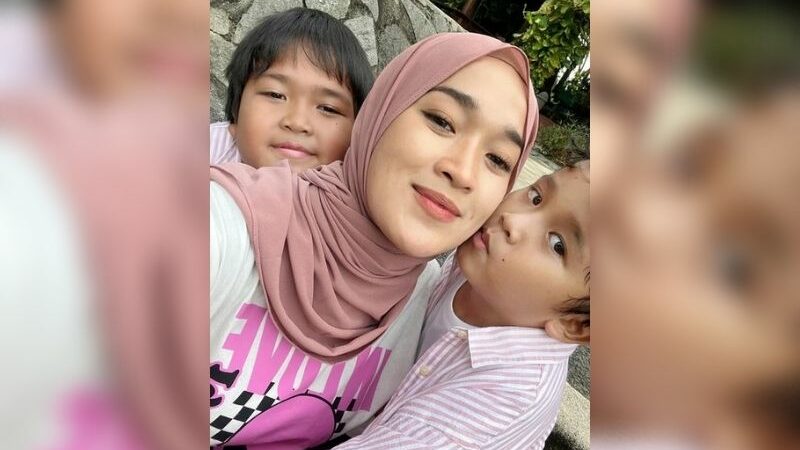 Berita artis: Harus mencari nafkah seorang diri, netizen puji anak Ririe Fairuz dengan kemampuan acting yang baik membantu sang ibu.