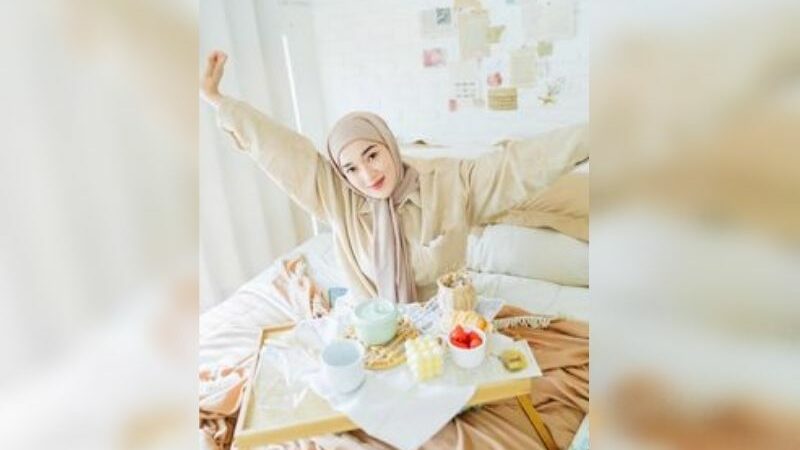 Berita artis: Aduh cantiknya Ririe Fairuz buat salfok, hingga disebut netizen mirip salah satu artis Korea, Han So Hee.