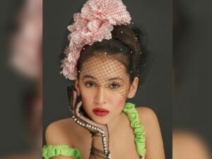 Berita artis: Unggah foto saat jalani pemotretan bareng adiknya, Sandrinna Michelle dan sang adik dijuluki netizen sebagai sibling goals.