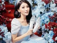 Berita artis: Launching produk berupa sepatu kaca, netizen pangling dengan penampilan Sarwendah yang mirip Cinderella.