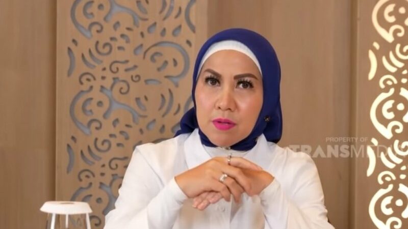 Berita artis: Ternyata ini alasan Venna Melinda tolak Hotman Paris saat mendekati dirinya dulu sebelum resmi berhijab.