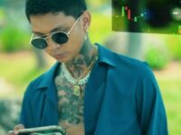 Berita artis: Dengan santianya, Young Lex mengungkapkan jika ia menggunakan konsep manusia bebas saat unggah foto bugil.