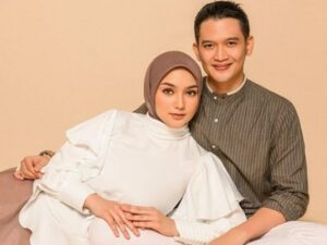 Berita artis: Citra Kirana membagikan video berisi komplikasi foto dirinya bersama sang suami, dari awal menikah hingga memiliki anak.