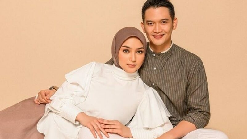 Berita artis: Citra Kirana membagikan video berisi komplikasi foto dirinya bersama sang suami, dari awal menikah hingga memiliki anak.