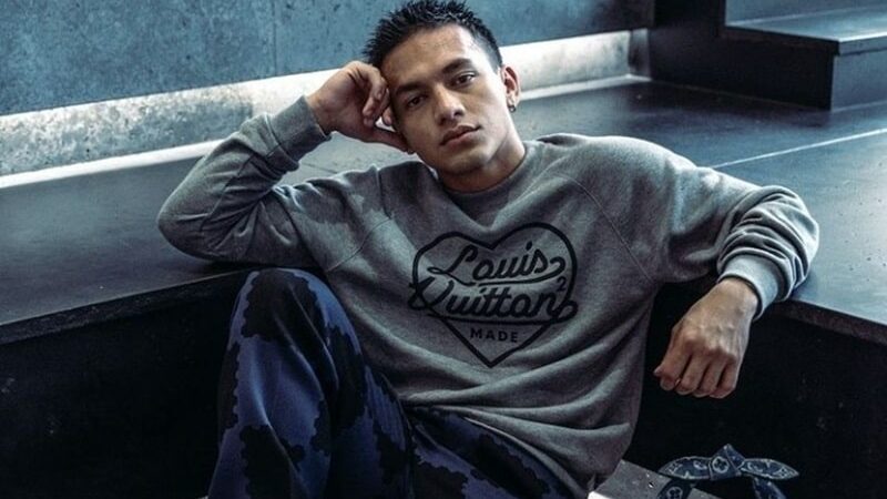 Berita artis: Jefri Nichol dulunya mengaku tidak suka merokok. Namun, setelah membintangi film Jakarta vs Everybody dirinya jadi ketagihan.