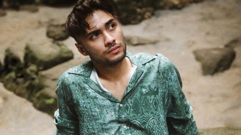 Berita artis: dalam sebuah wawancara, Refal Hady disuruh untuk memilih cewek lokal atau blasteran. Ini jawaban Refal Hady.