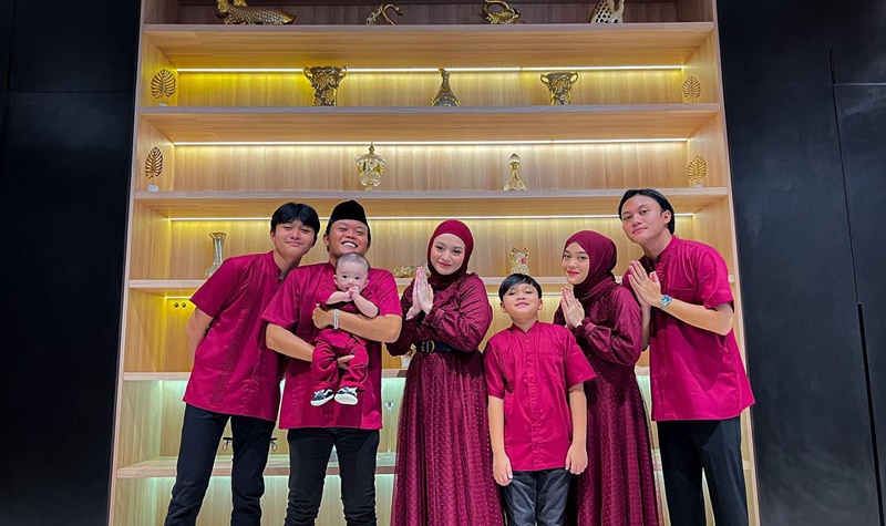 Deretan Artis yang Bagi-bagi THR dengan Jumlah Fantastis 10 Lampiran Gambar