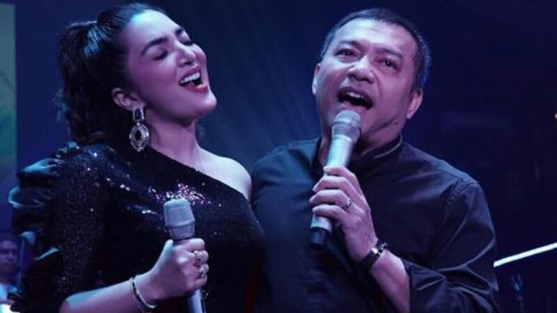 Berita artis: Selalu tampil kompak dengan sang suami, pasangan Ashanty dan Anang Hermansyah dijuluki sebagai pasangan panutan se-Indonesia.
